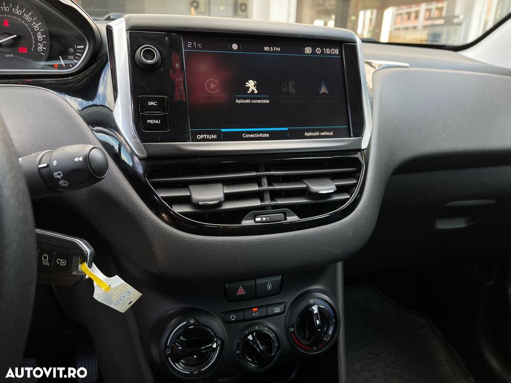 Peugeot 208 1.2 L PureTech Style - 10