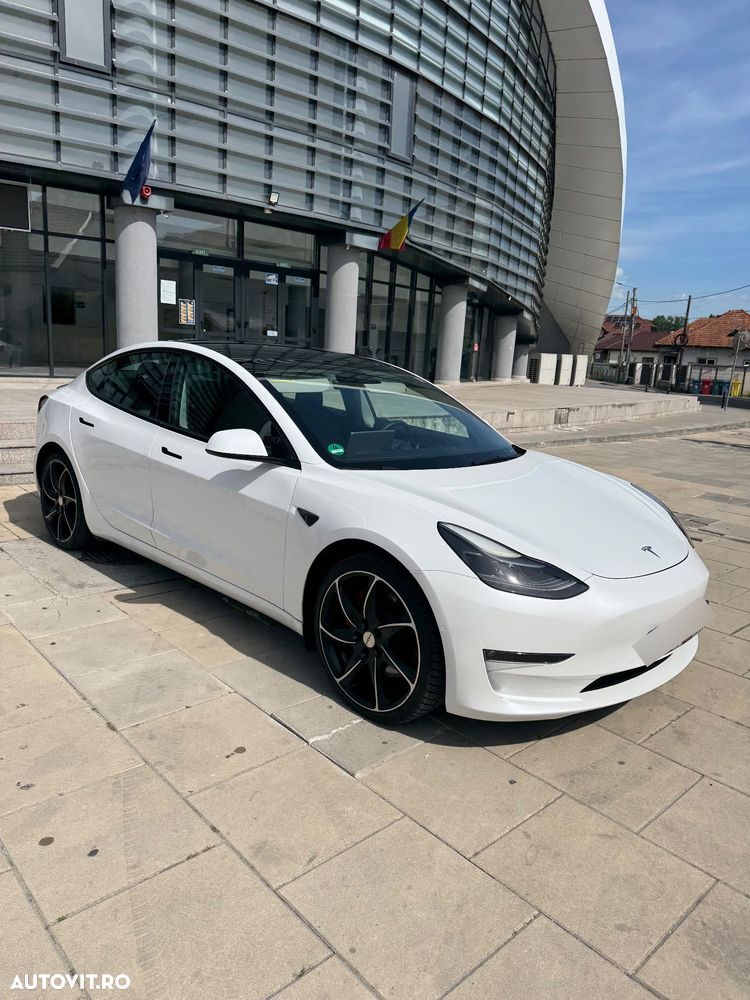 Tesla Model 3 - 7