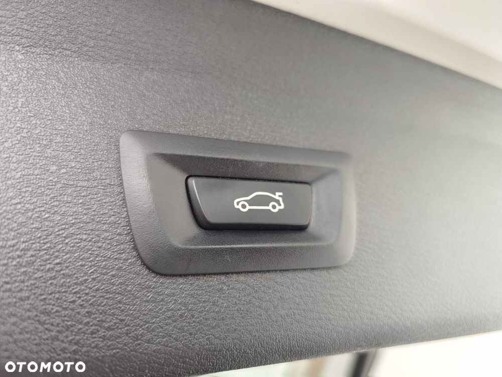 BMW X1 sDrive18i - 13