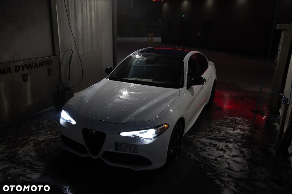 Alfa Romeo Giulia 2.0 Turbo 16V AT8-Q4 Ti - 37