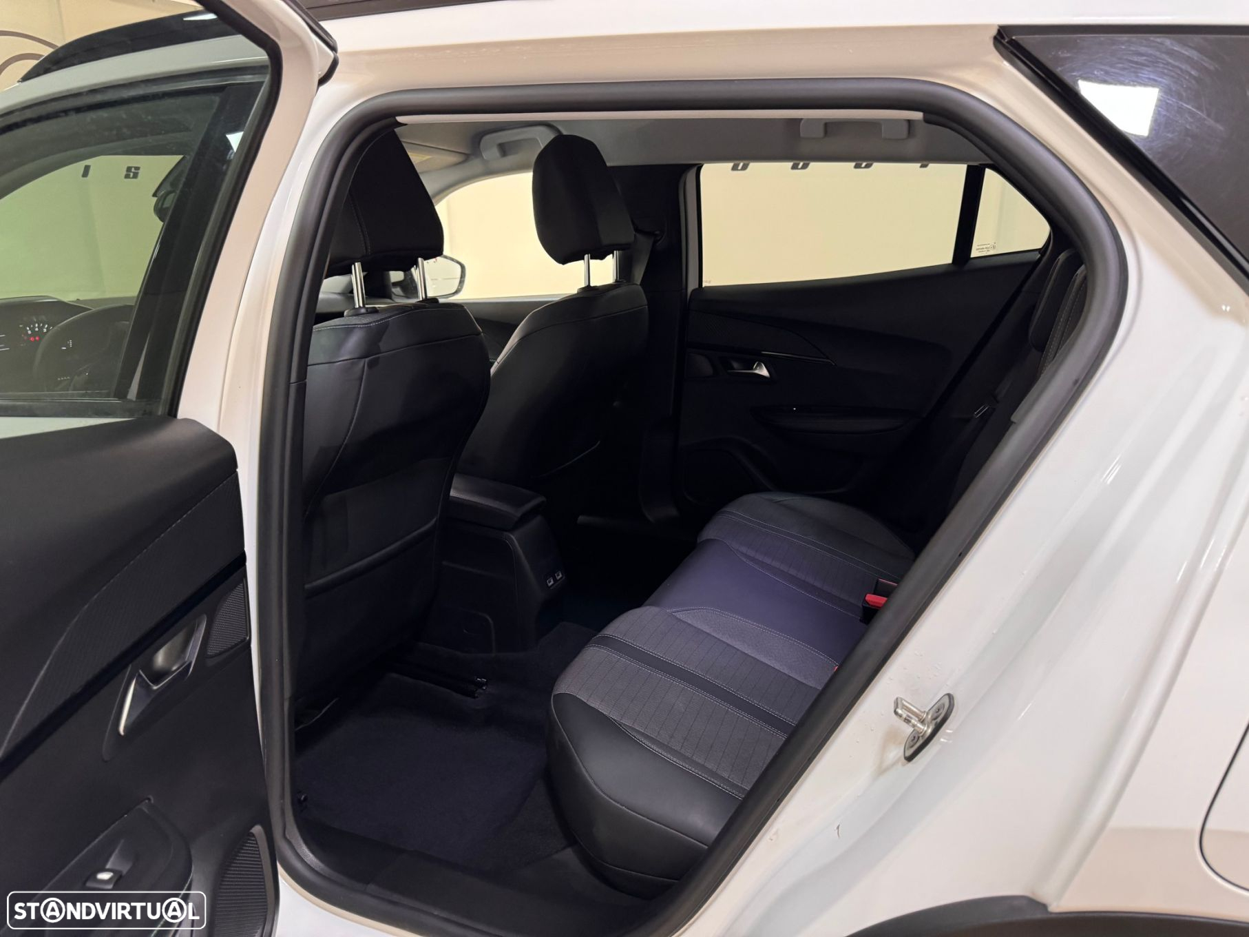 Peugeot 2008 1.2 PureTech Allure - 40