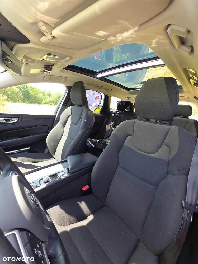 Volvo XC 60 B5 D AWD Momentum Pro - 11