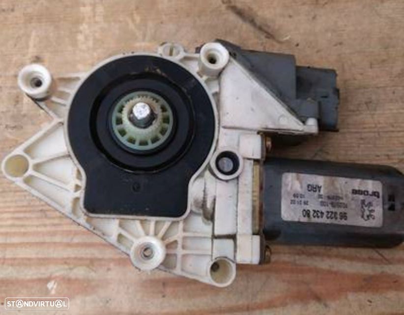 MOTOR DO ELEVADOR DE VIDRO PEUGEOT 607 - FRENTE ESQUERDO / TRAS ESQUERDO - 3