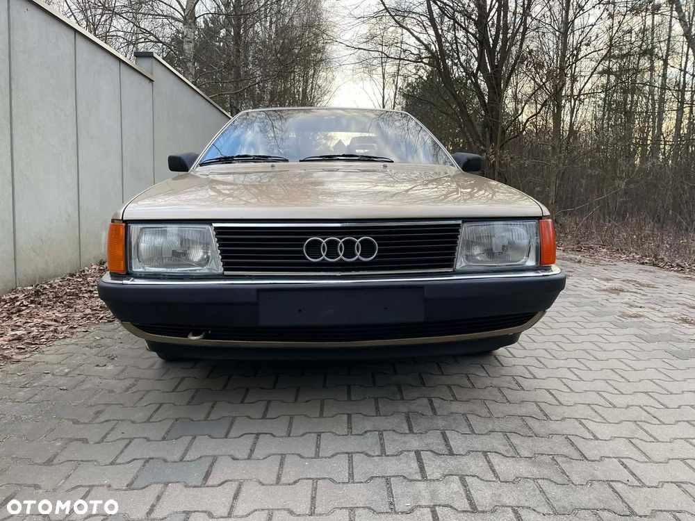 Audi 100 - 8