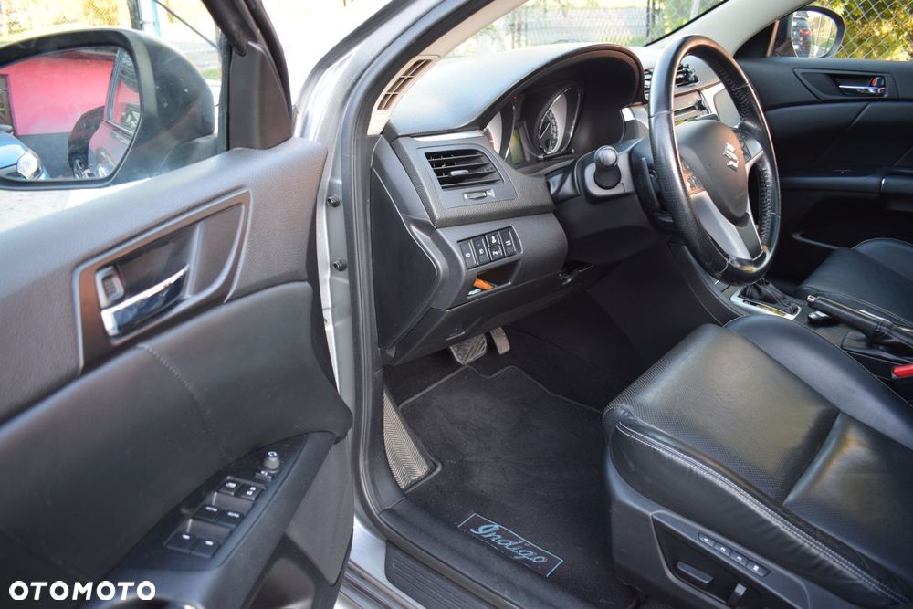 Suzuki Kizashi 2.4 4x4 CVT Sport - 9