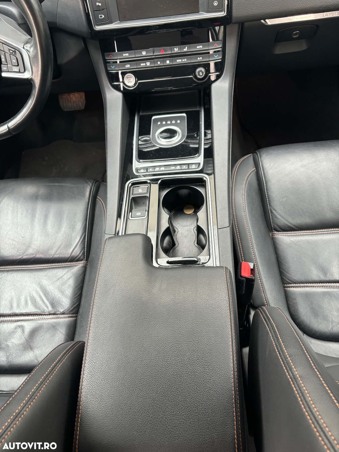 Jaguar F-Pace - 10