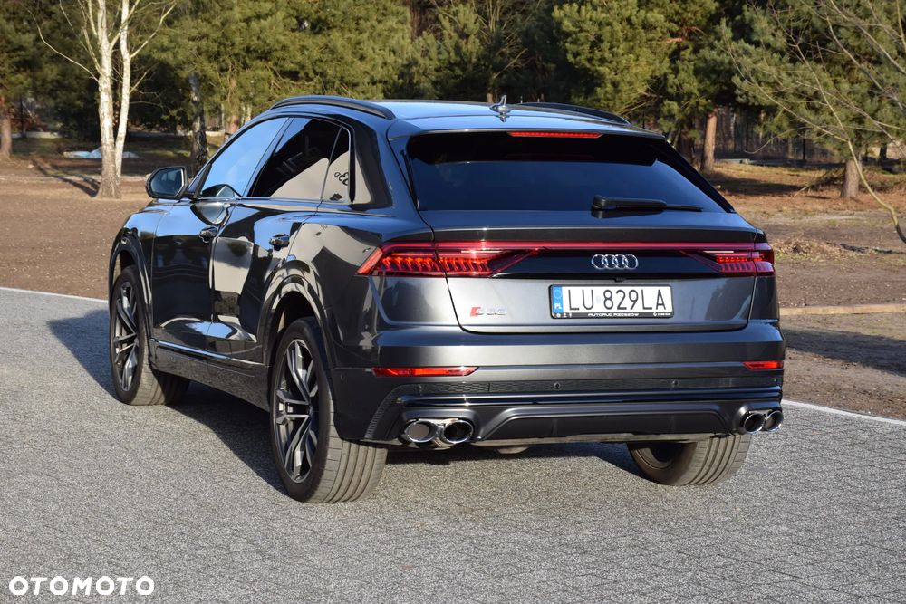 Audi SQ8 - 8