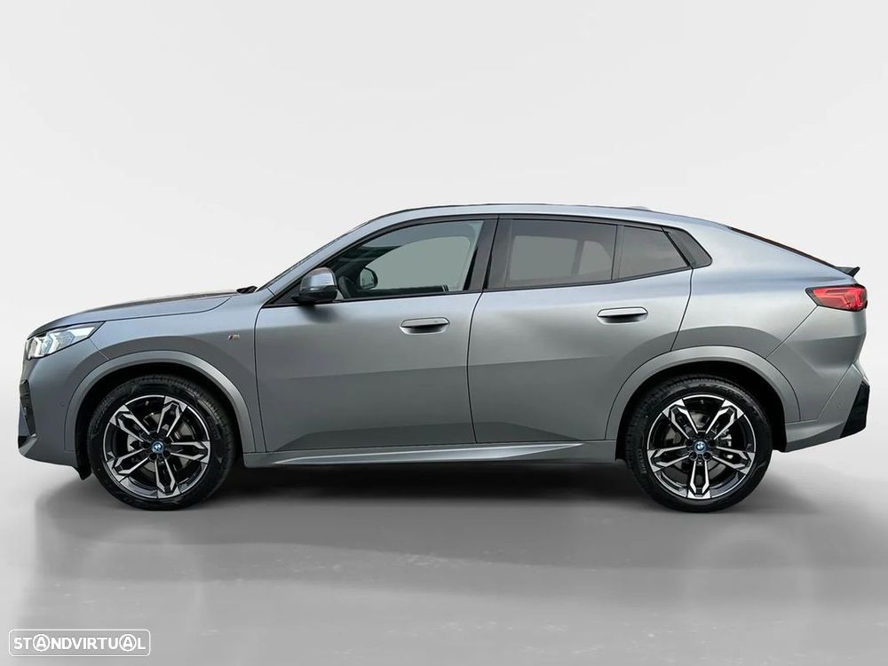 BMW iX2 eDrive20 Pack Desportivo M - 3