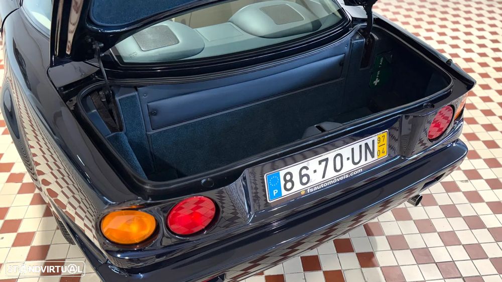 Aston Martin Vantage Coupe - 34