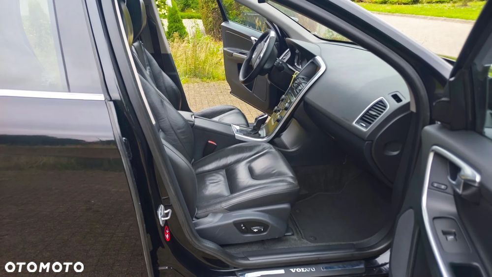 Volvo XC 60 D5 AWD Geartronic Summum - 33