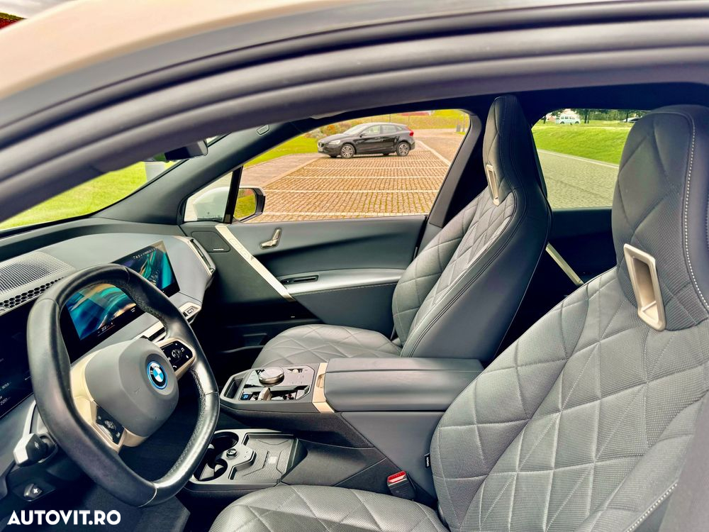BMW iX xDrive40 - 13