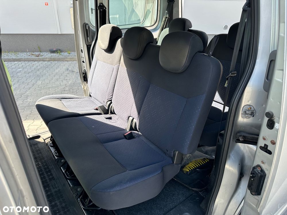 Nissan NV200 - 11