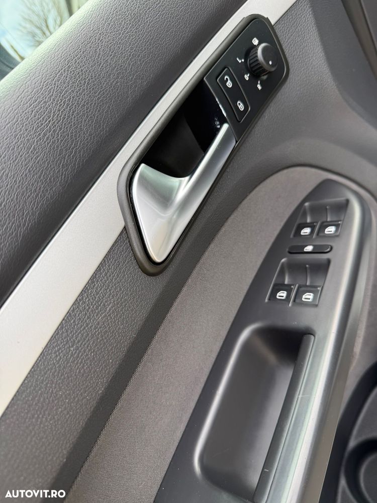 Volkswagen Touran 1.6 TDI DPF Highline - 16