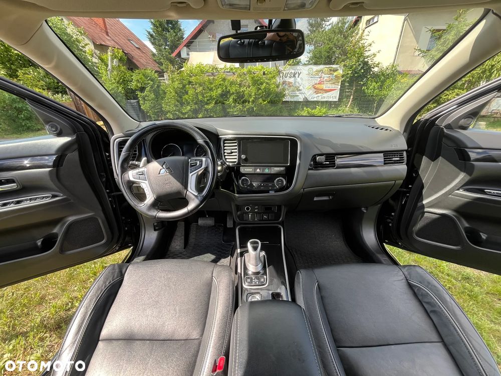 Mitsubishi Outlander Intense + - 10