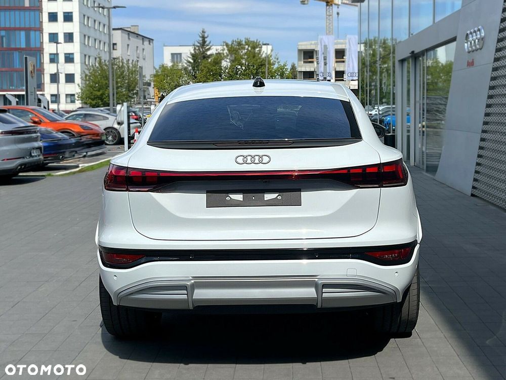 Audi Q6 e-tron - 28