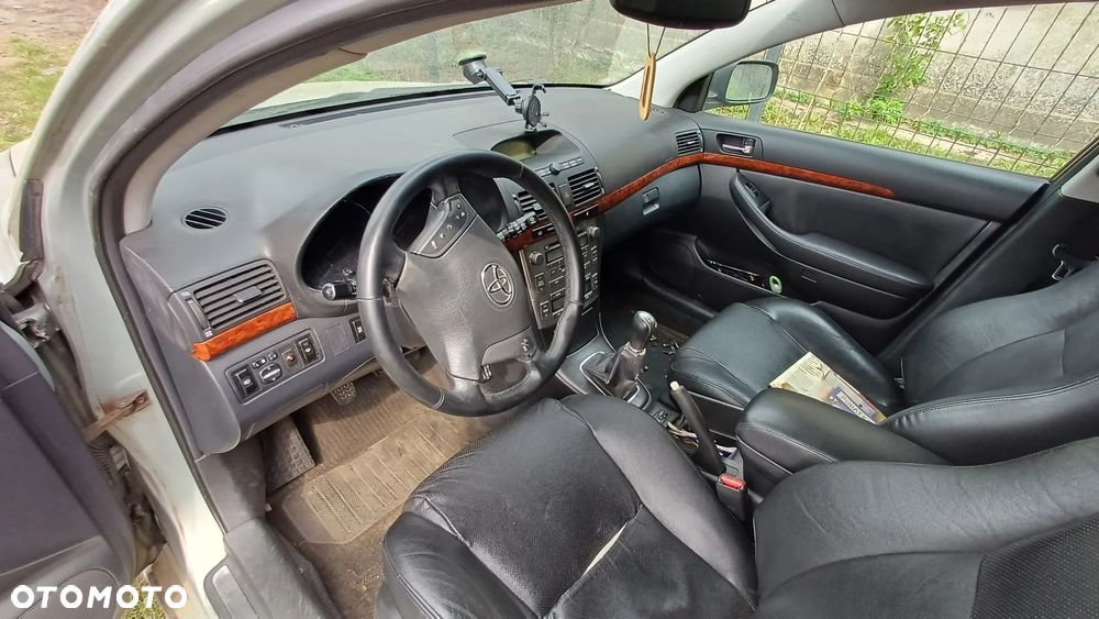 Toyota Avensis - 4