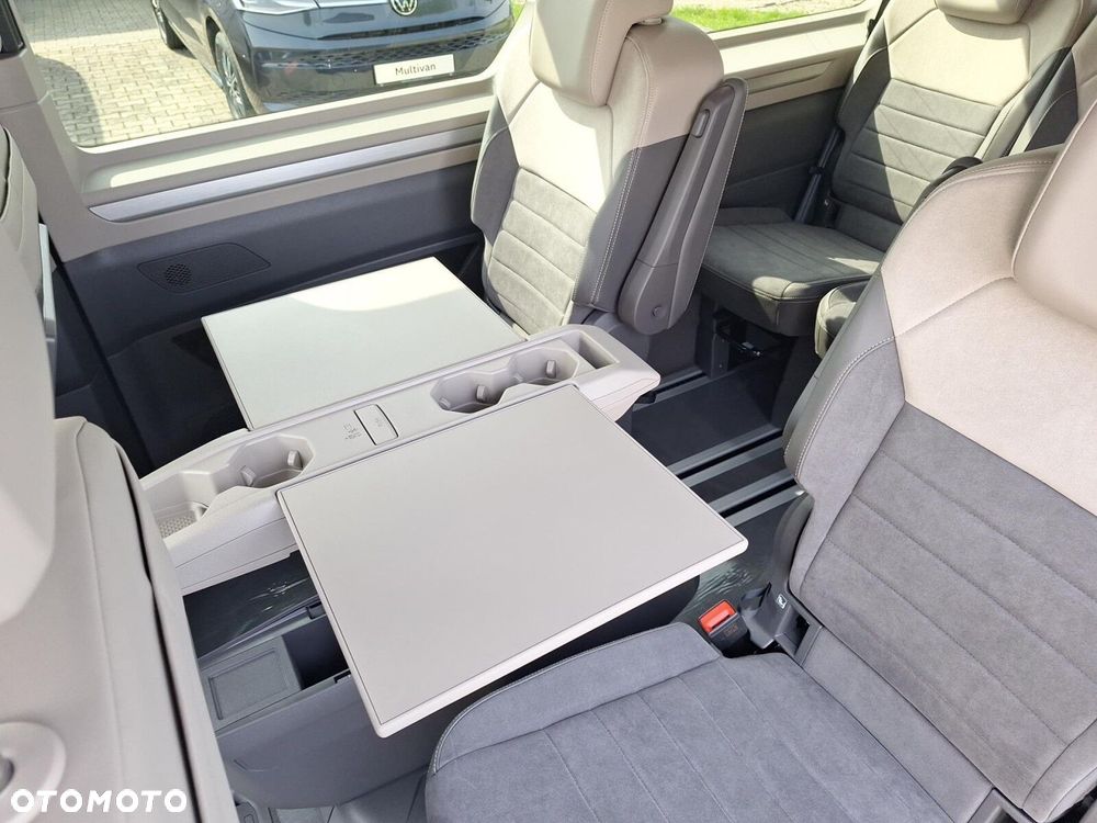 Volkswagen Multivan - 25