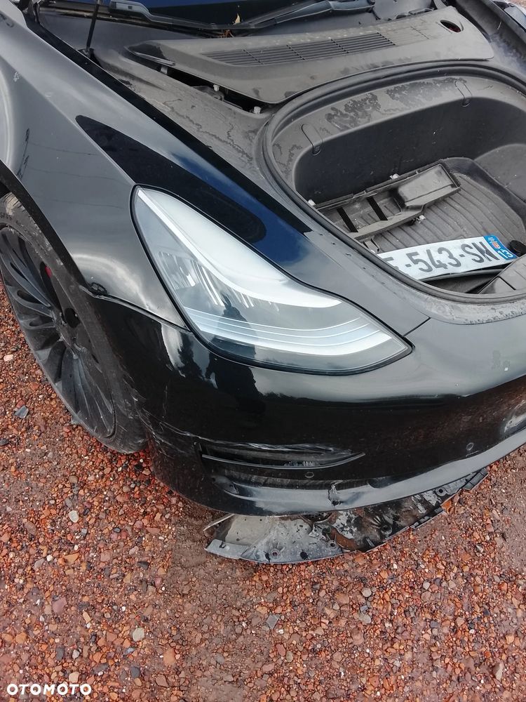 Tesla Model 3 - 21