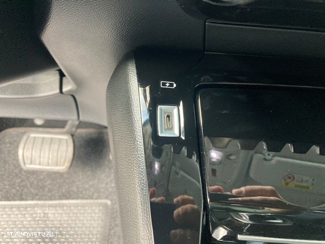 Peugeot e-2008 50 kWh Allure Pack - 28