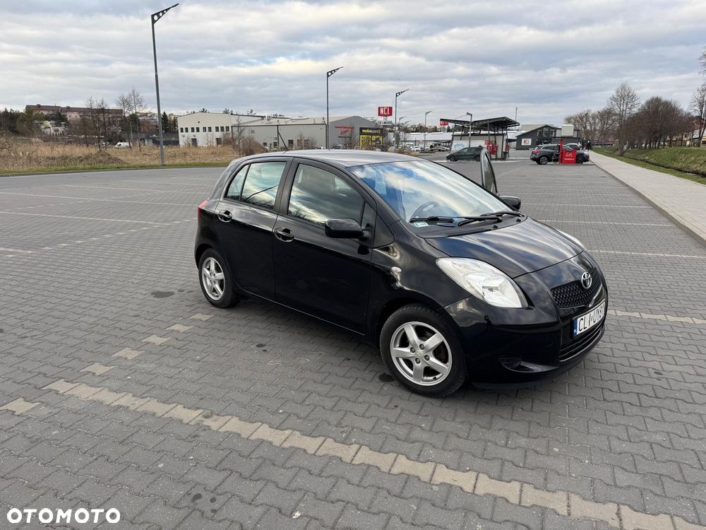 Toyota Yaris 1.3 VVT-i Sol - 1
