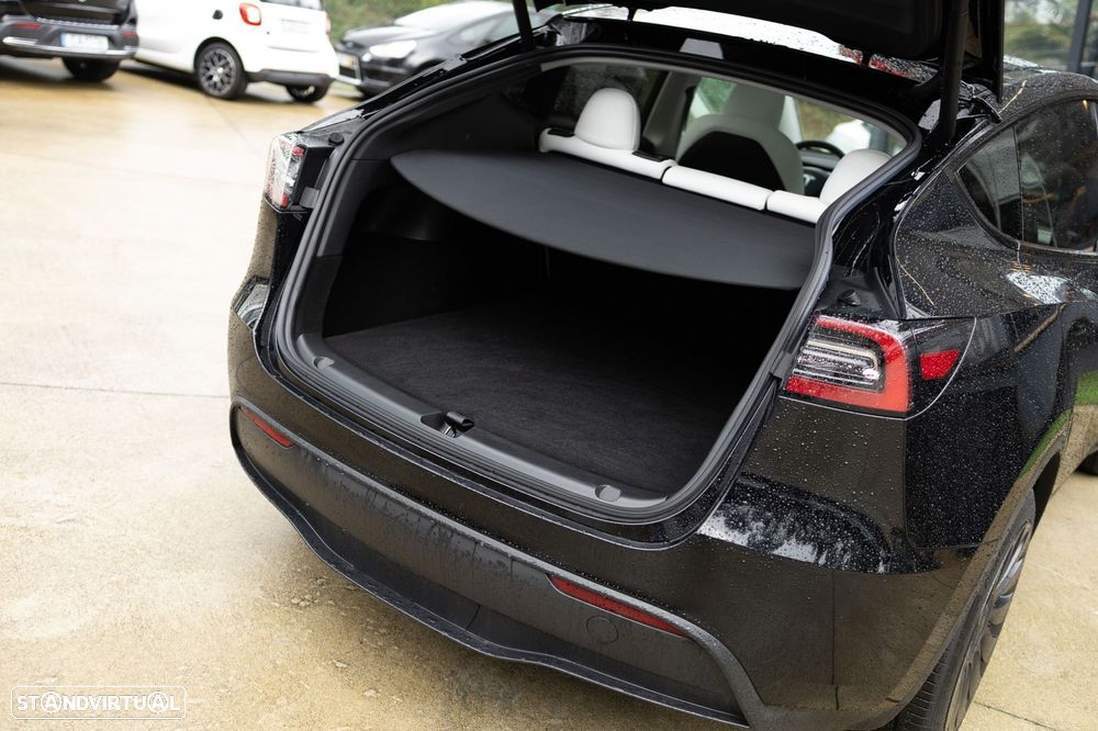 Tesla Model Y Standard RWD - 28