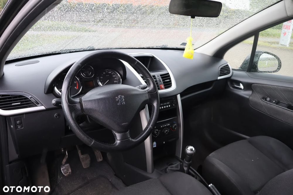 Peugeot 207 - 16