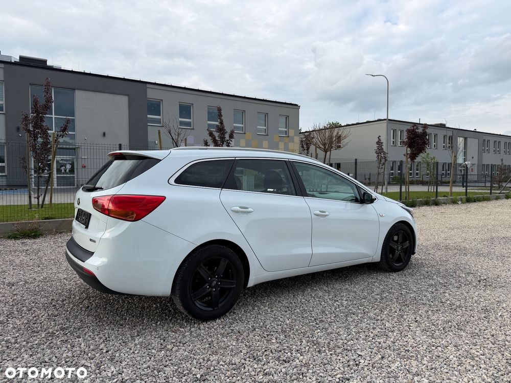 Kia Ceed - 11