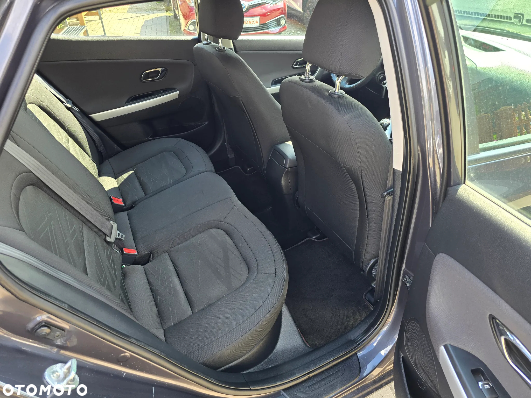 Kia Ceed - 10