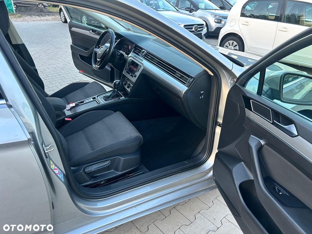 Volkswagen Passat 2.0 TDI SCR DSG Comfortline - 30