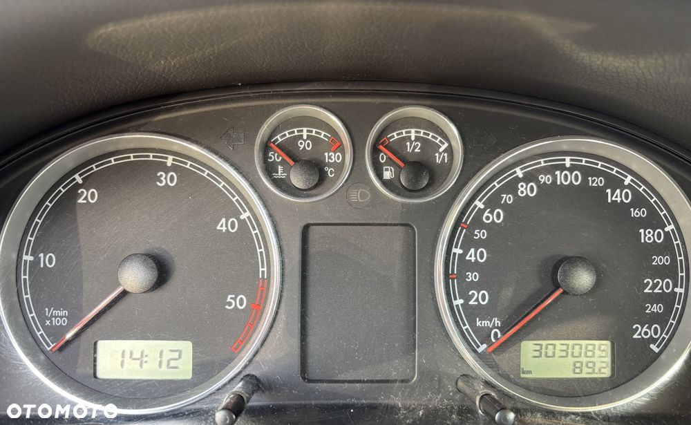 Volkswagen Passat - 8