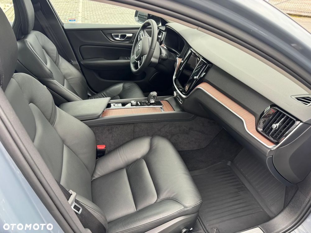 Volvo S60 B5 B AWD Plus Dark - 8