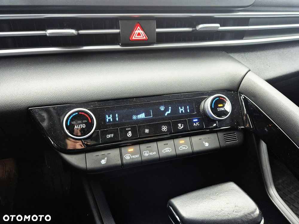Hyundai Elantra - 24