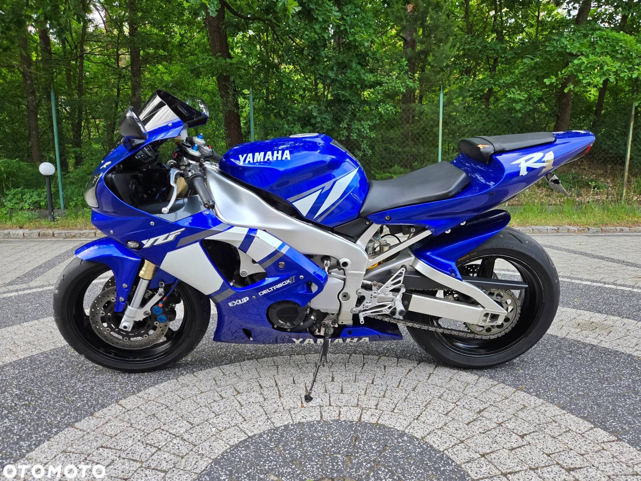 Yamaha R1 - 11