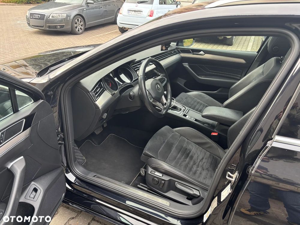 Volkswagen Passat 2.0 TDI SCR DSG Elegance - 17