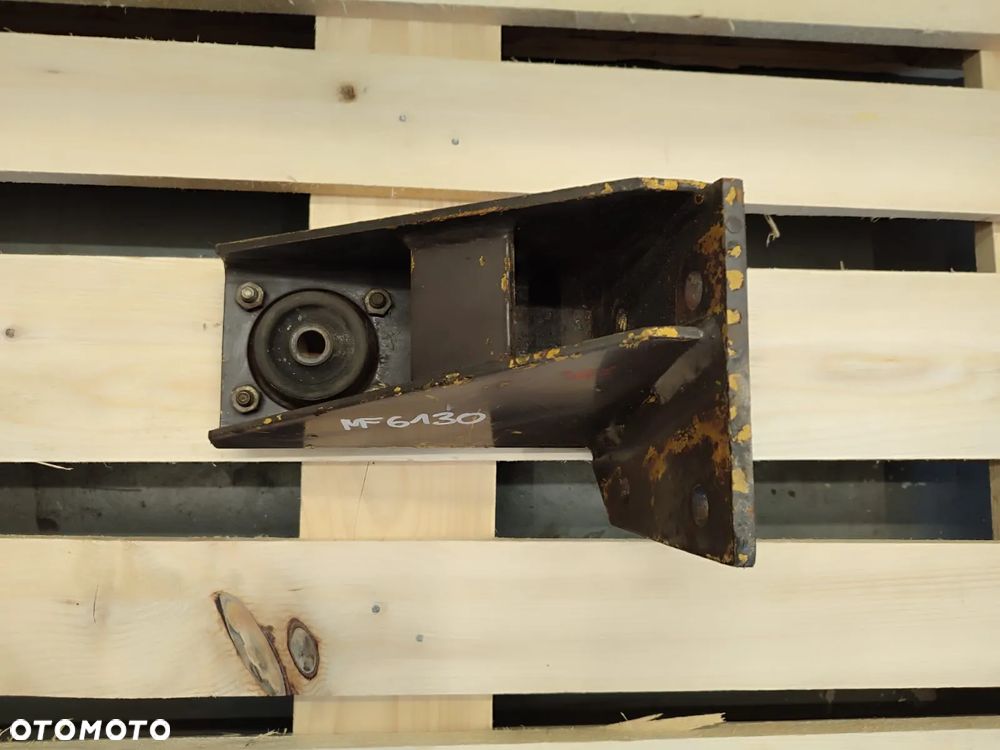 Stelaż adaptacja błotnika Massey Ferguson 6130 - 2