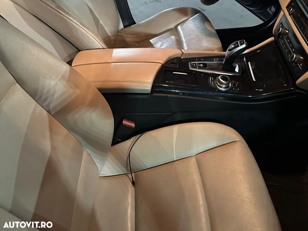 BMW Seria 5 525d xDrive Touring - 38