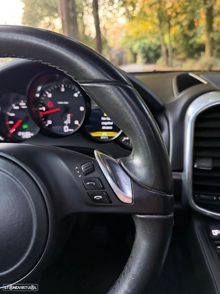 Porsche Cayenne Platinum Edition - 18