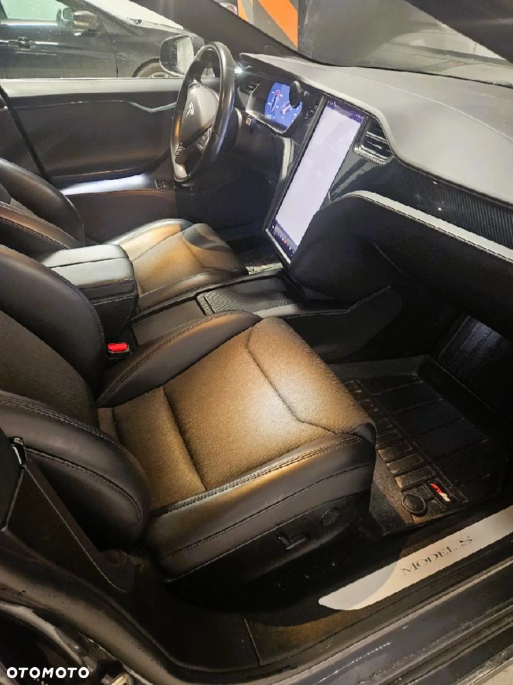 Tesla Model S - 7