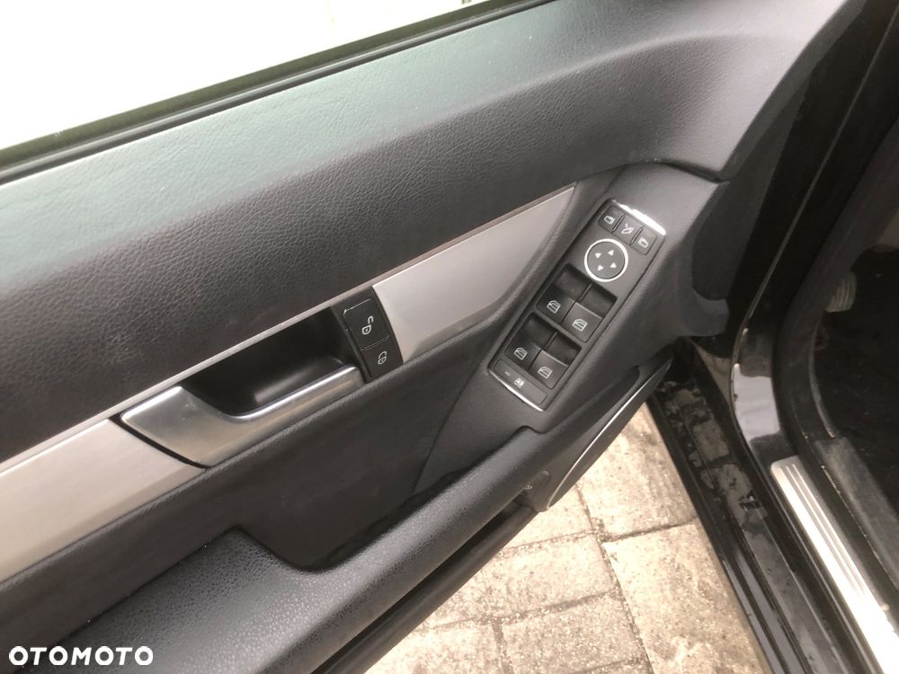 Mercedes-Benz Klasa C 180 (BlueEFFICIENCY) Avantgarde - 6
