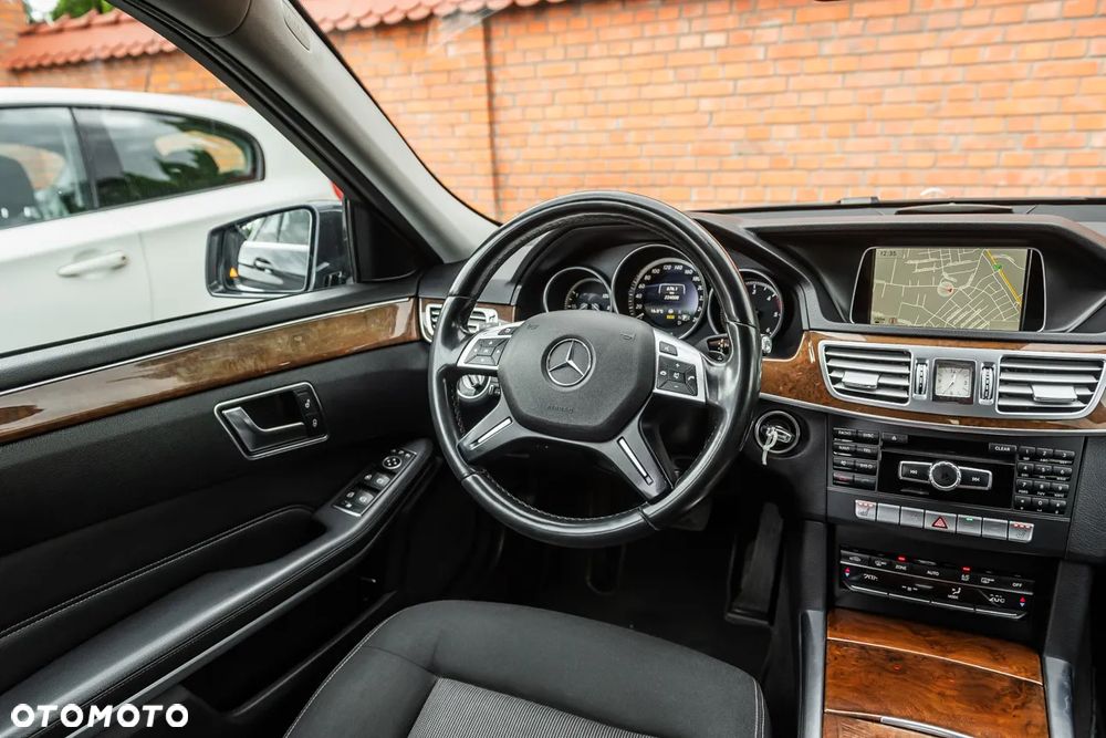 Mercedes-Benz Klasa E 350 BlueTEC 4-Matic Classic - 28