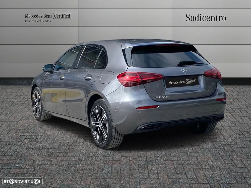 Mercedes-Benz A 250 e - 3