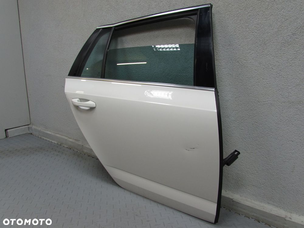 SKODA OCTAVIA III KOMBI (5E) 13-19 DRZWI TYL PRAWE KOMPLETNE LF9E 5E9833311 - 3