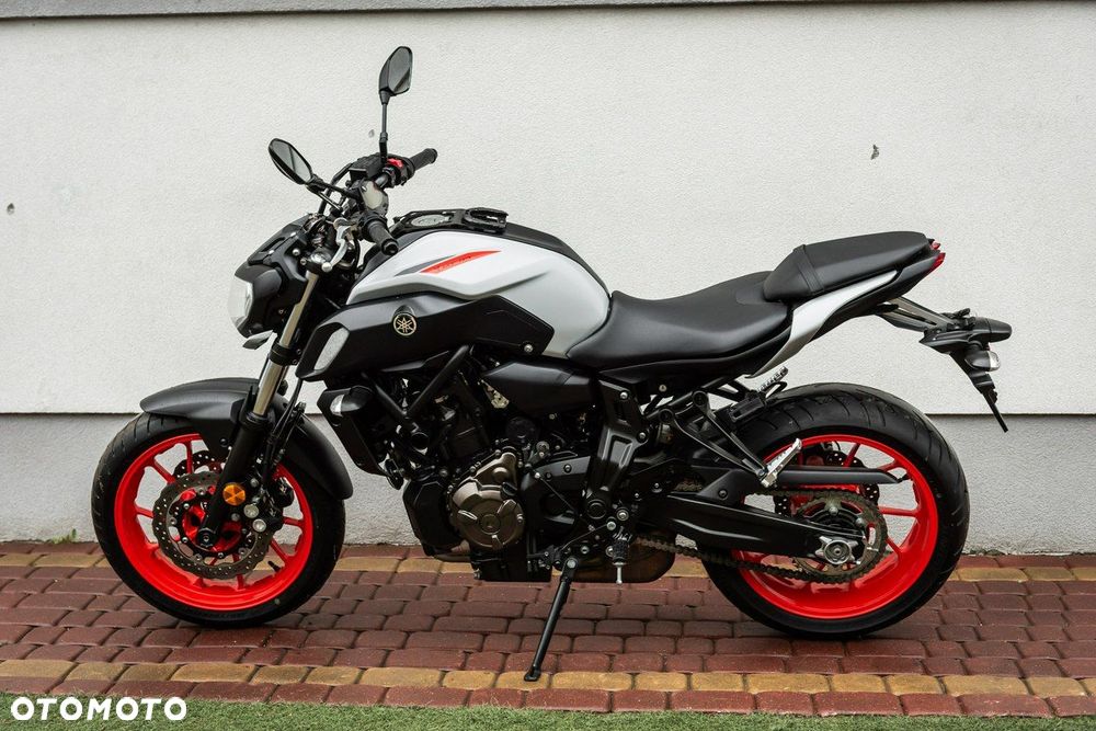 Yamaha MT - 6