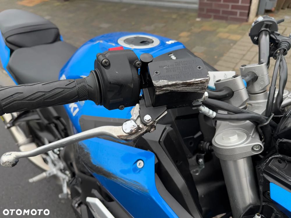 Suzuki GSX - 27