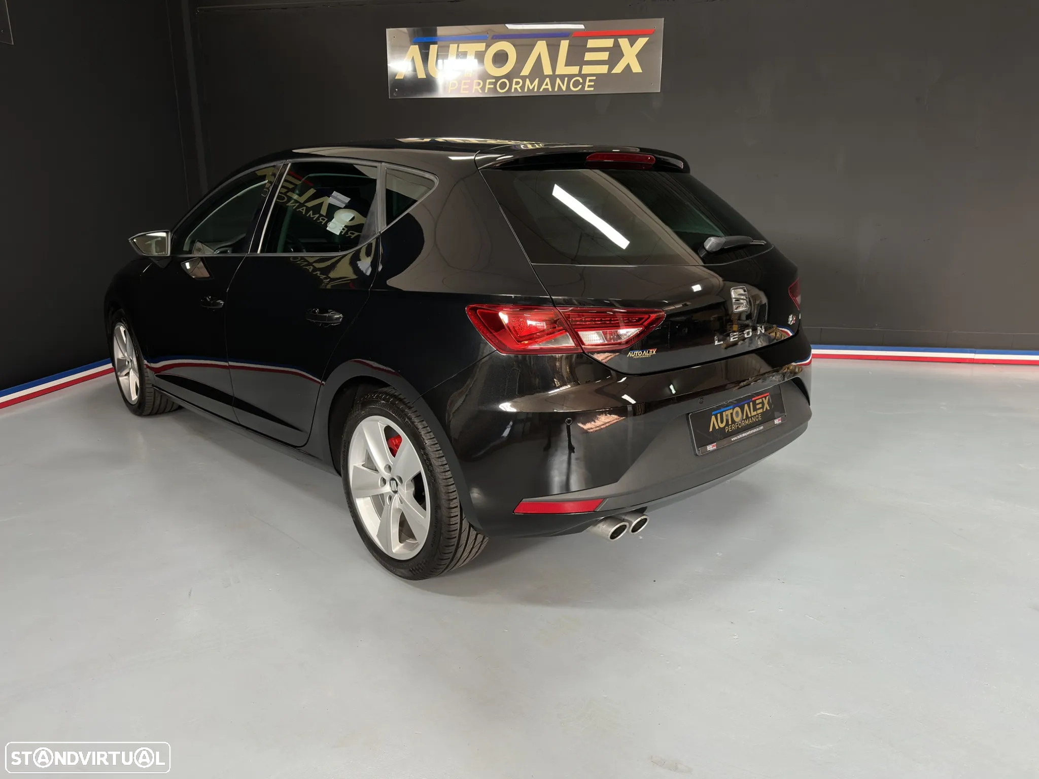 SEAT Leon 2.0 TDI DPF FR - 6