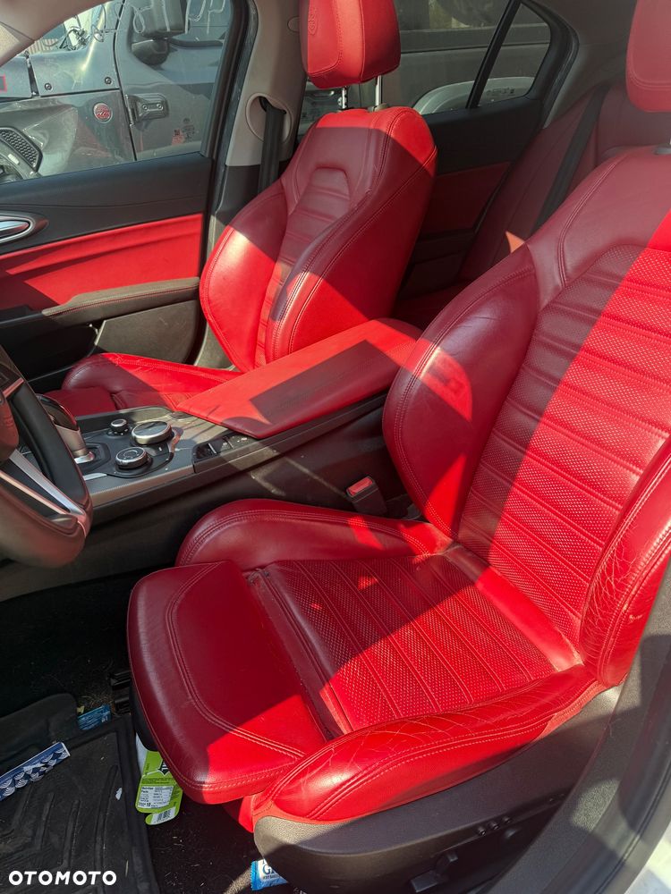 Alfa Romeo Giulia 2.0 Turbo 16V AT8-Q4 Veloce Ti - 7