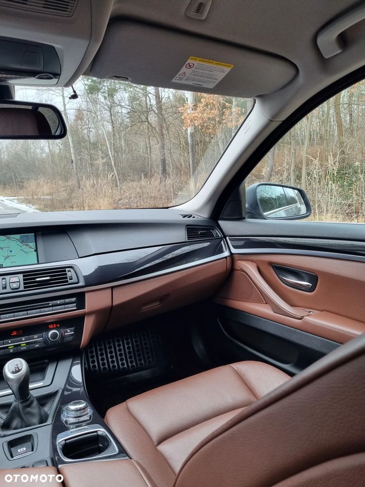 BMW Seria 5 520d - 25