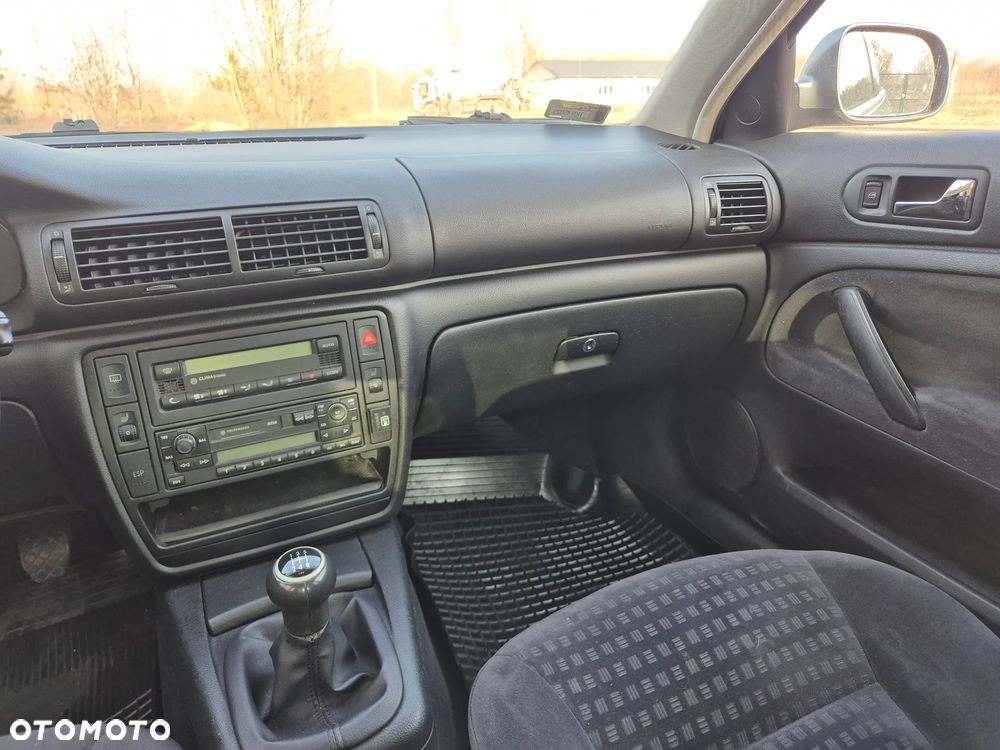 Volkswagen Passat 1.6 Basis - 10