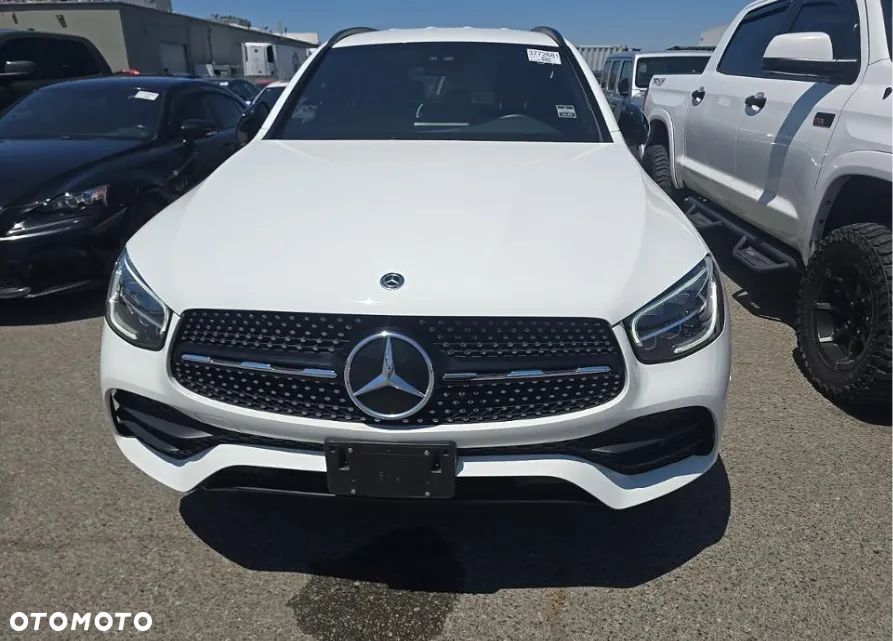 Mercedes-Benz GLC 300 4Matic 9G-TRONIC AMG Line - 3