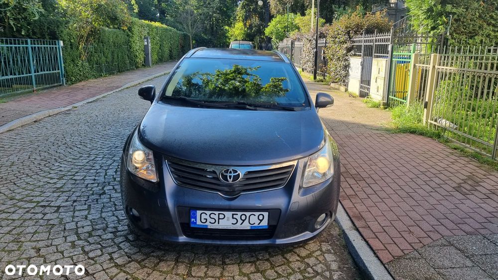 Toyota Avensis Combi 2.0 D-4D Business Edition - 1